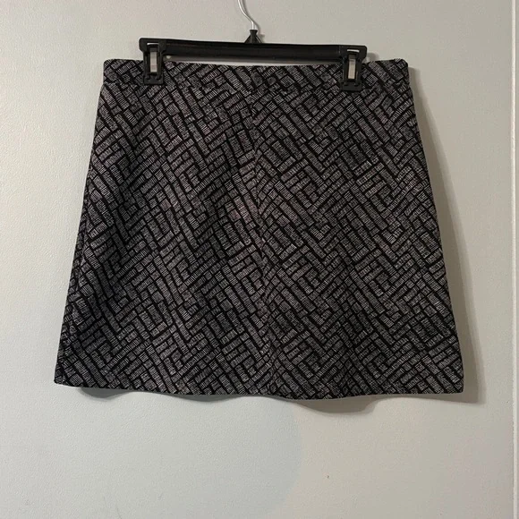 🖤H&M Black and Gray Geometric Mini Skirt🖤 - Picture 2 of 4